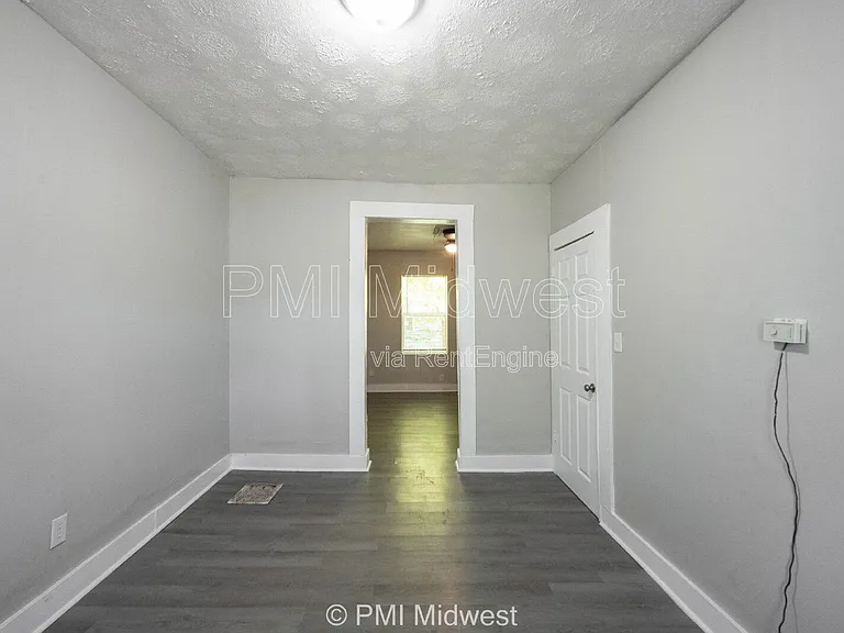 445 W 29th St — Photo 4