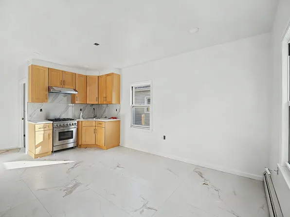 (undisclosed Address), Richmond Hill, NY 11418