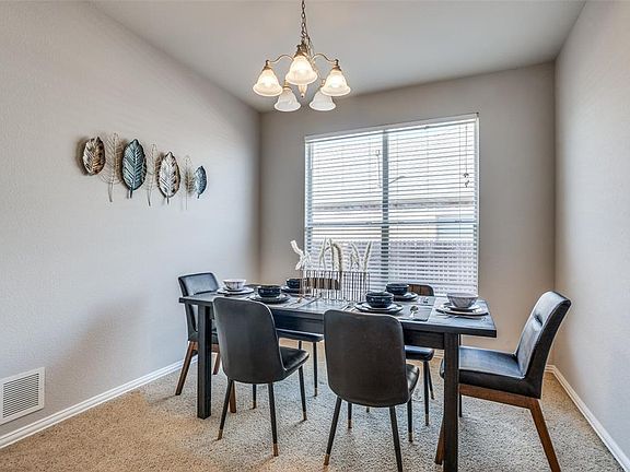 5th image of 2724 Meadow Lake Dr