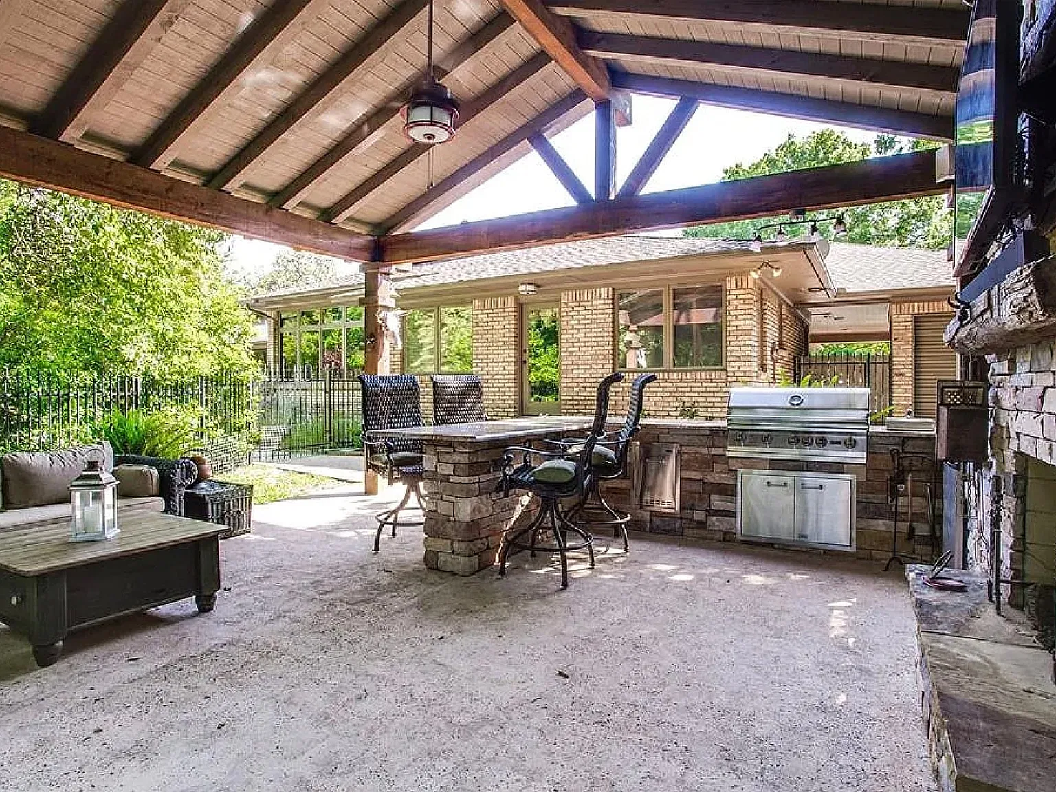 3 bed, 3.5 bath, 4444 sqft, $13,000 — Photo 1