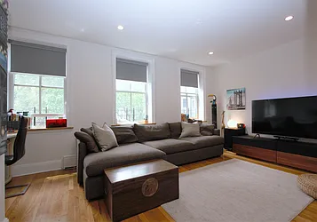 Rented by R New York