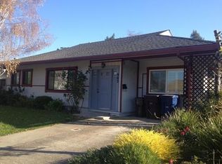 902 Maxwell St, Healdsburg, CA 95448
