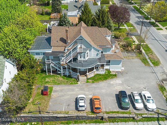 3rd image of 1607 Sanderson Ave