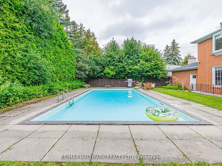16 Paultiel Dr W — Photo 31