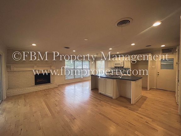 5th image of 1501 E Ennis Ave