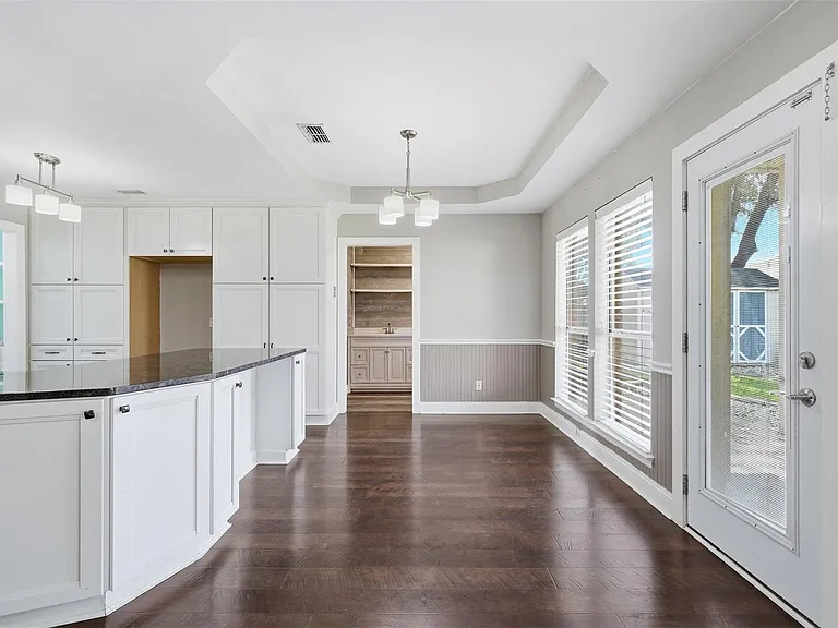 410 Roundabout Dr — Photo 11