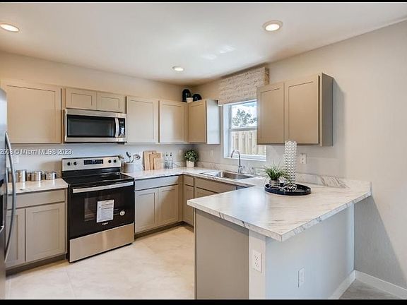 3rd image of 327 NE 5th Pl #327