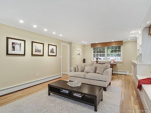 3rd image of 27 Hemlock Rd