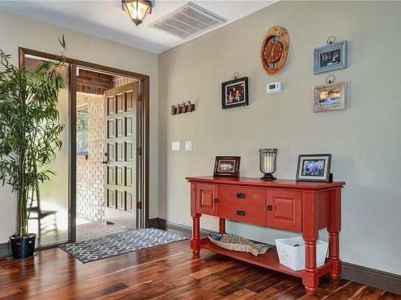 3rd image of 1106 Country Close Dr