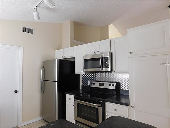5th image of 611 Valencia Place Cir