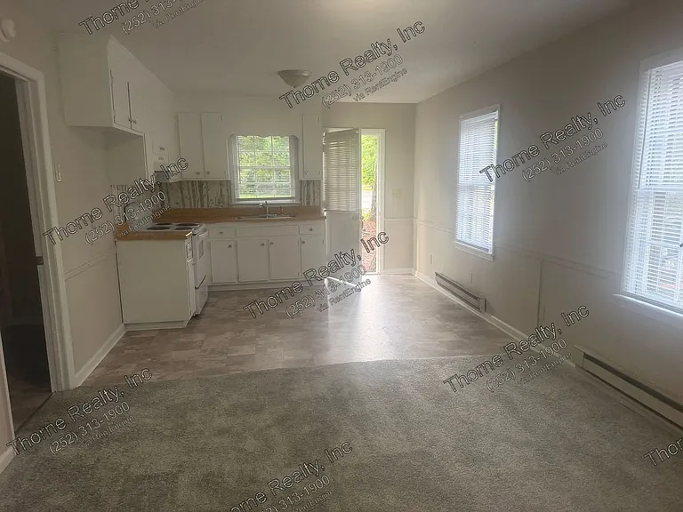 1620 Charter Dr — Photo 2