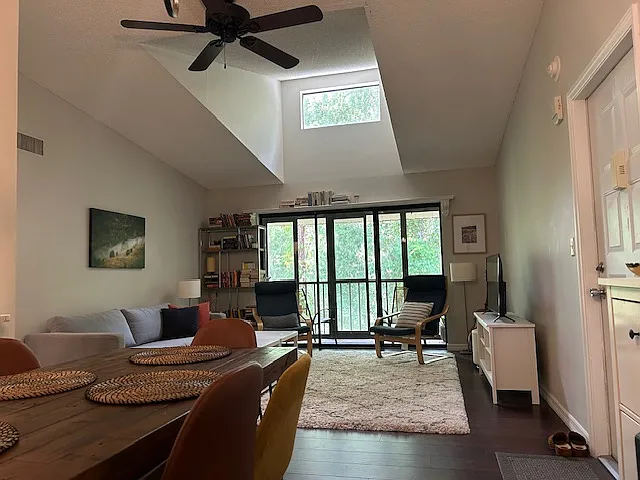 1398 Shady Pine Way #B — Photo 6