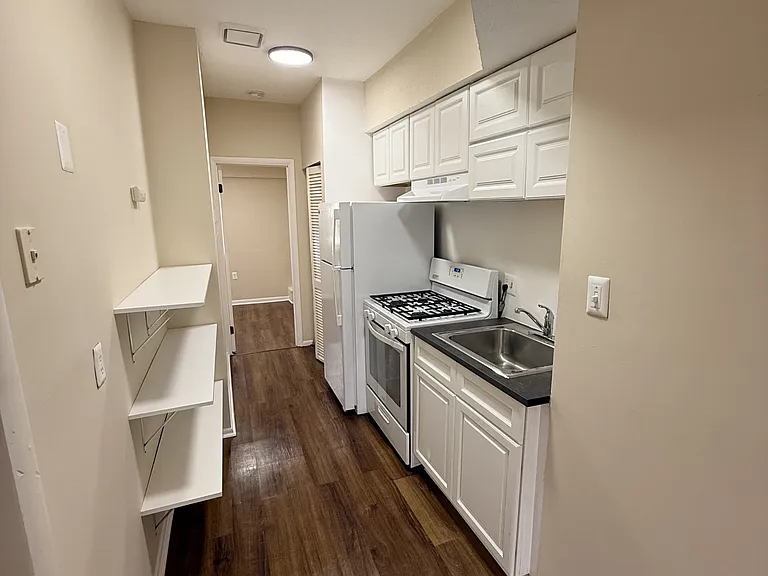 1504 Isherwood St NE #3 — Photo 8