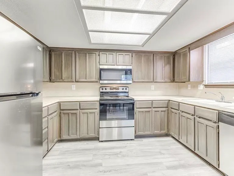 6724 S 78th Ave E #A — Photo 8