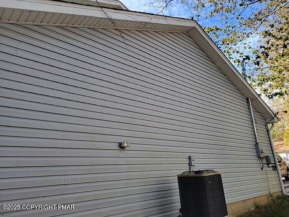 5th image of 2137 Freedom Way