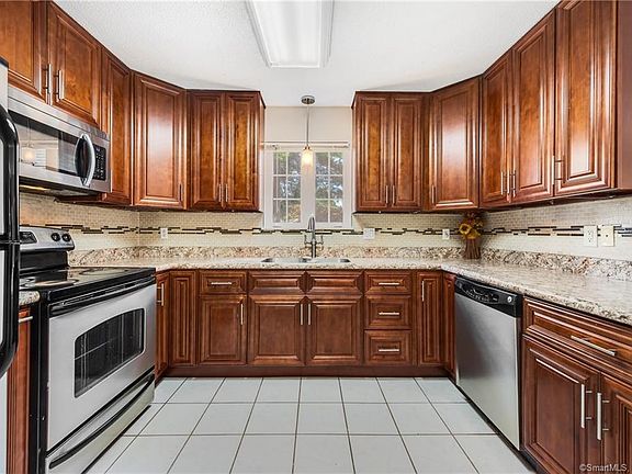 2nd image of 64 Fitch Meadow Ln Unit 64