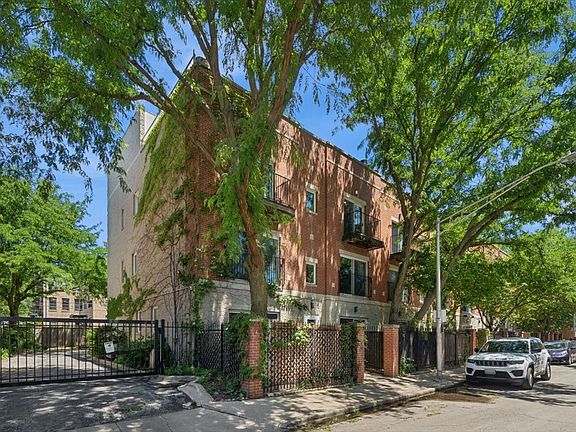 2nd image of 2524 W Bloomingdale Ave APT D