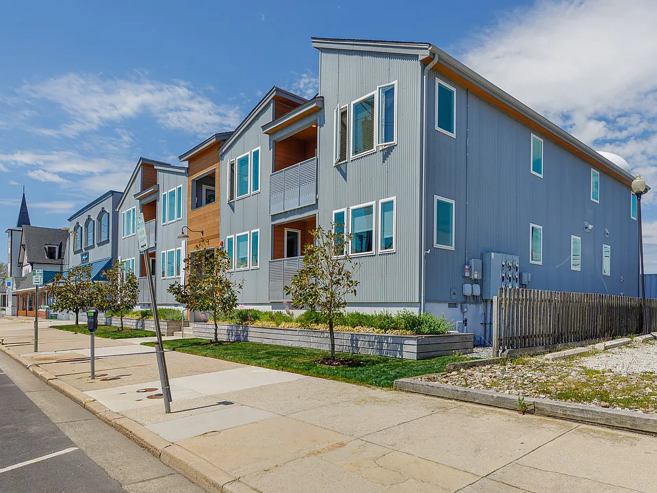 728A West Ave