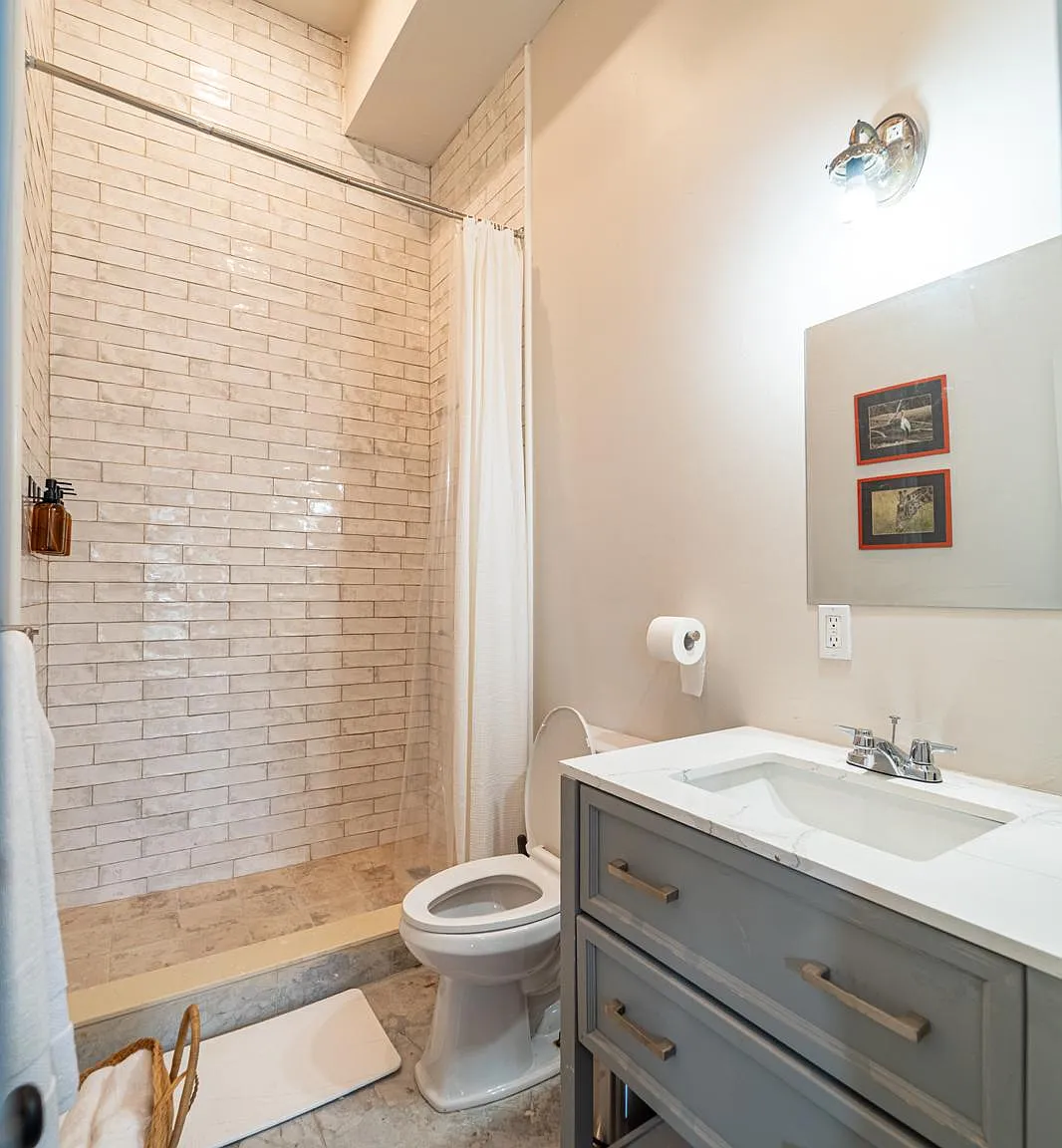 2 bed, 1000 sqft, $2,450 — Photo 4