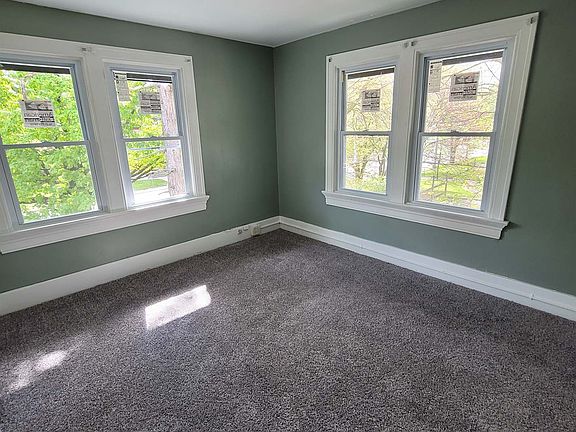 4th image of 953 Five Oaks Ave