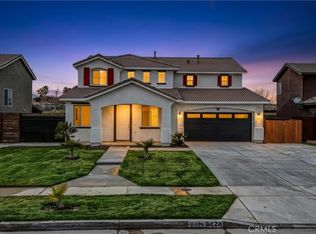 8424 Hoover Ct, Oak Hills, CA 92344