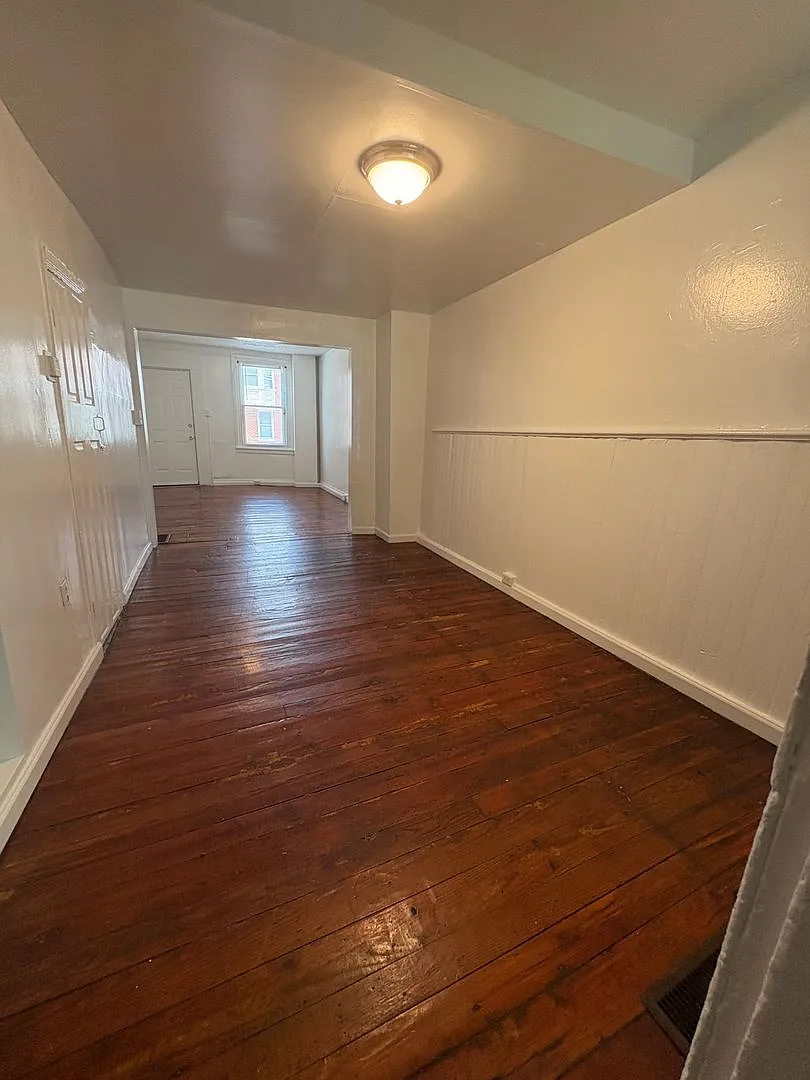 2 Bedroom House, Yard, Off-Street Parking-York City SD — Photo 3