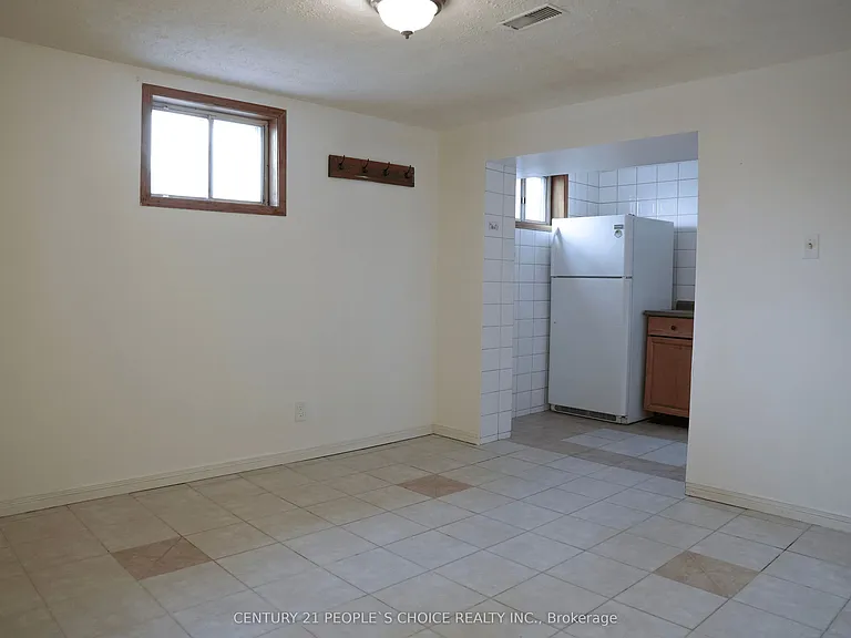7 N Heights Rd — Photo 15