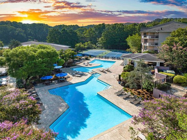 4090 Roswell Rd NE #8211