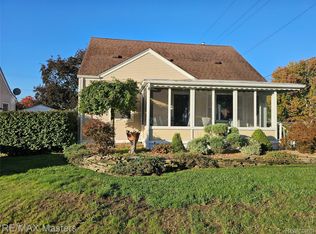 27031 W Huron River Dr, Flat Rock, MI 48134