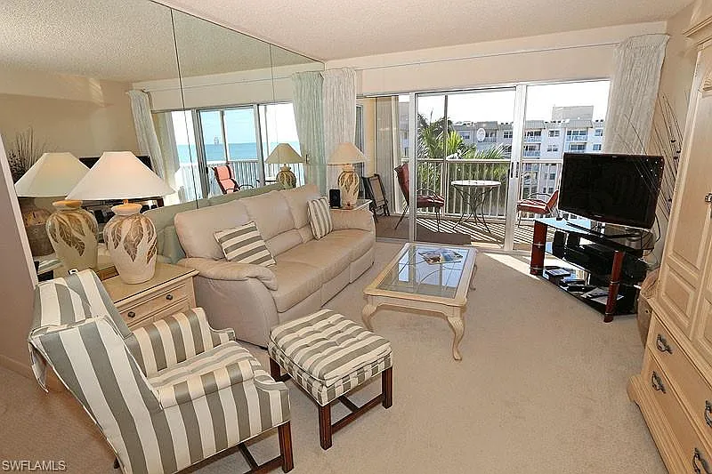 2 bed, 2.0 bath, 1162 sqft, $12,000 — Photo 2