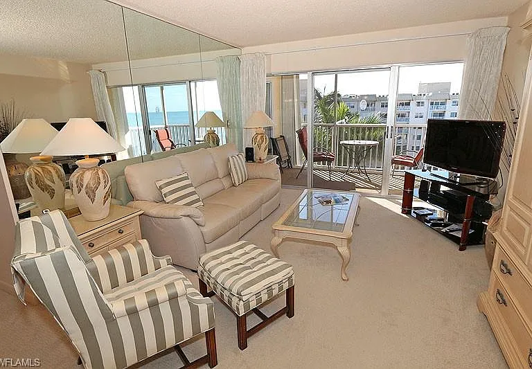 3443 Gulf Shore Blvd N #804 — Photo 2