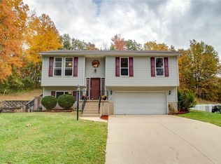 5409 Cottonwood Dr, Godfrey, IL 62035