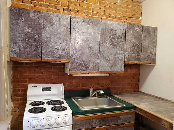 3rd image of 612 E Chestnut St APT 1