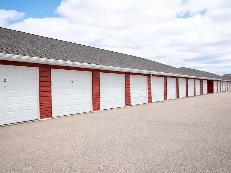 Berry Pointe Luxury Apartments — Photo 8