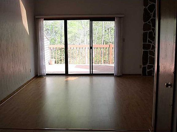 3rd image of 228 Misty Pointe Ln
