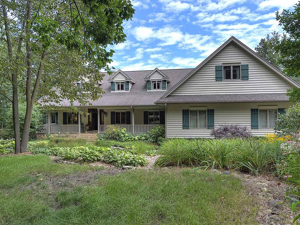 Custom Ranch on Private Lot