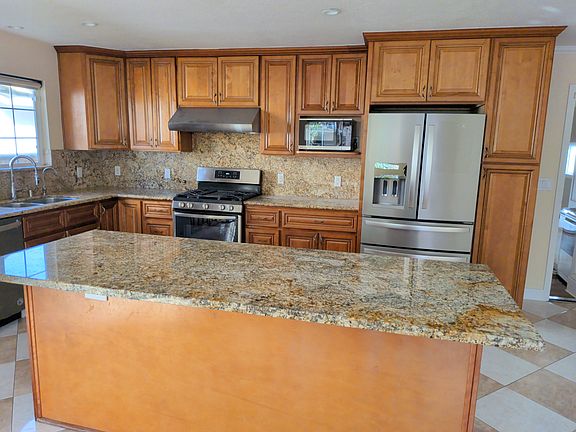 4th image of 4010 Stanley Ave #1