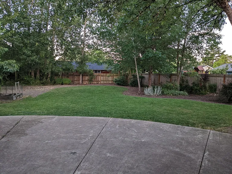 966 NW Cypress Ave — Photo 26