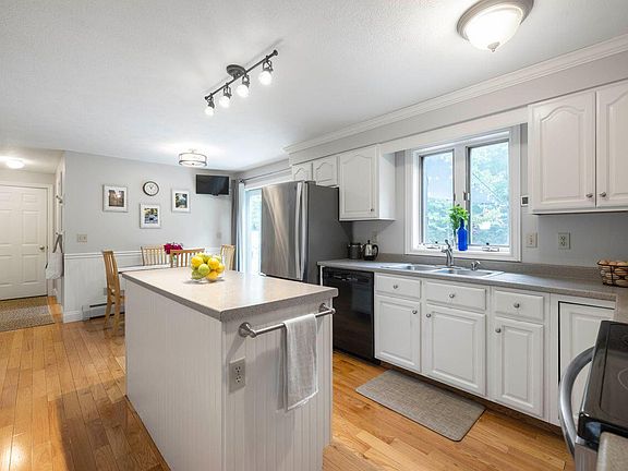 5th image of 222 Maplewood Drive