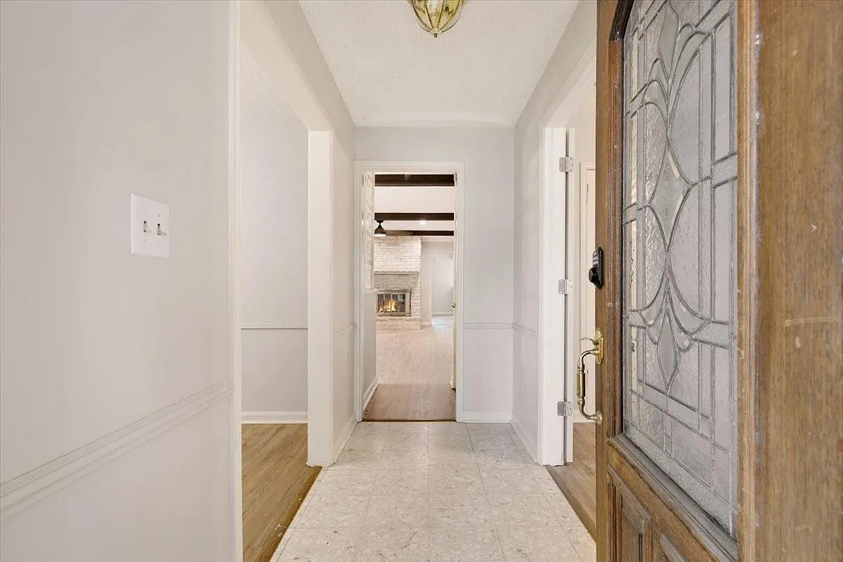 4 bed, 2.0 bath, 1576 sqft, $2,200 — Photo 4