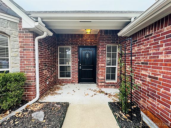 5th image of 9206 N 95th Pl E