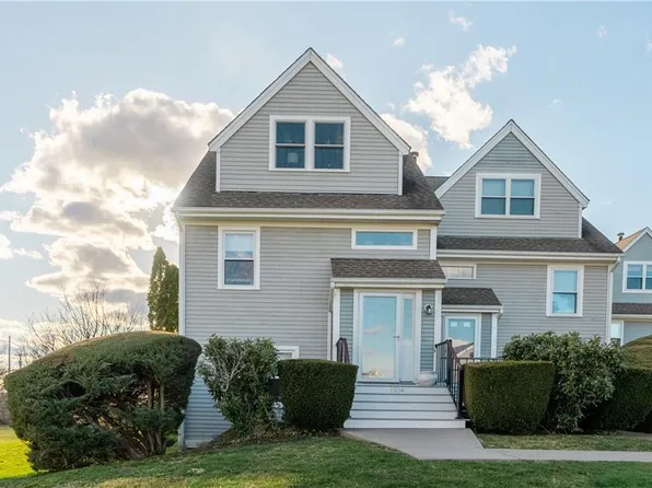 1304 Fairway Dr, Middletown, RI 02842