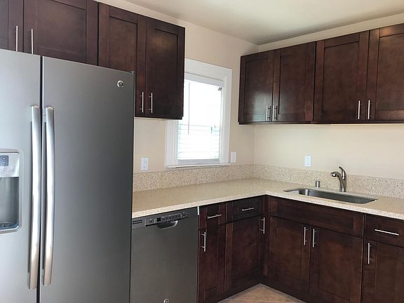 Kitchen Fridge/Dishwasher
