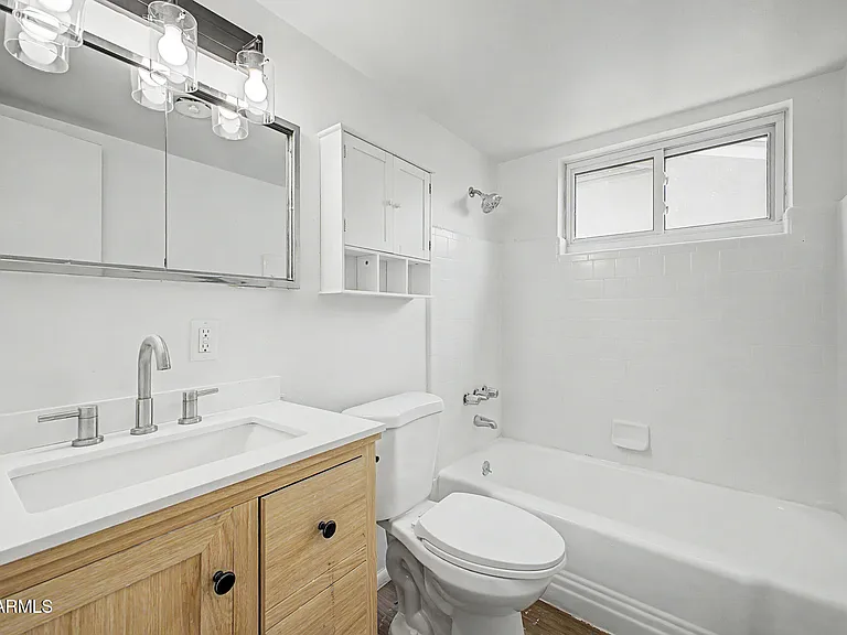 317 N Elm St — Photo 22
