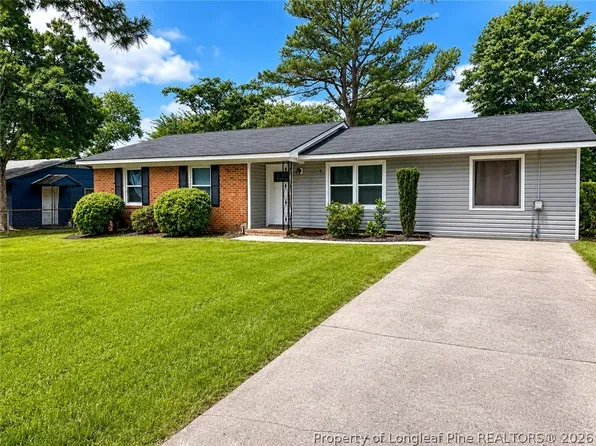 6537 Vineyard Dr, Fayetteville, NC 28304