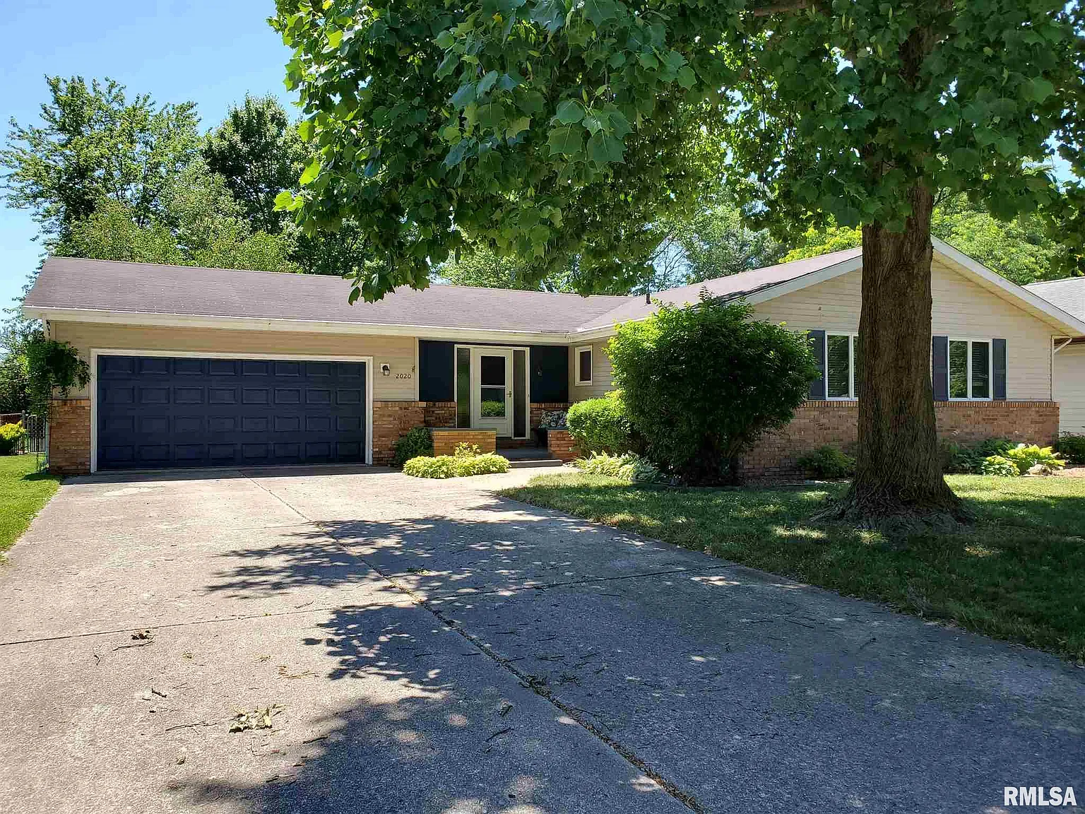 2020 Croydon Dr photo 1