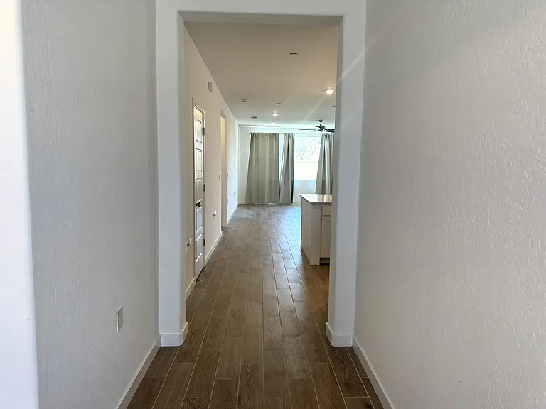 1083 S Traverse Dr — Photo 2