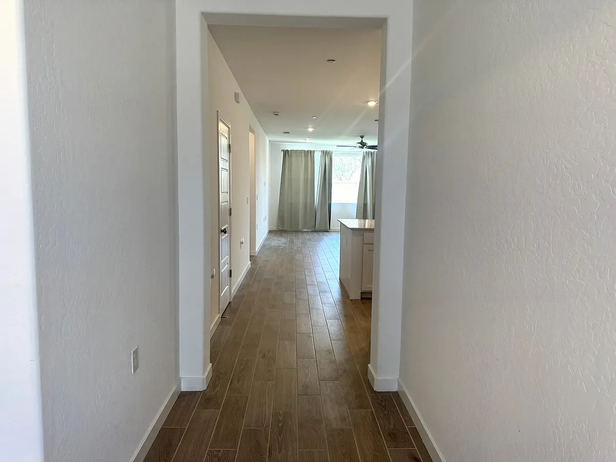 Building Photo - 1083 S Traverse Dr