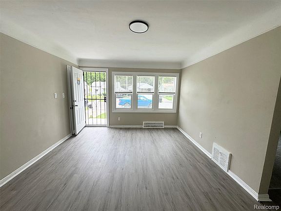 3rd image of 19457 Gilchrist St
