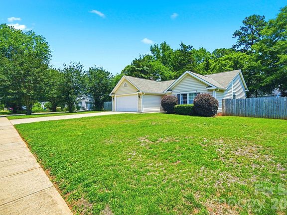 3rd image of 12209 Woodbend Dr